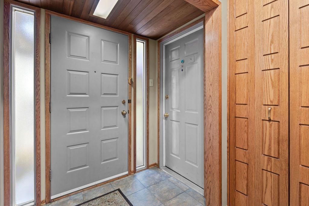 3350 Oakwood Drive SW, Calgary — photo 3 of 50