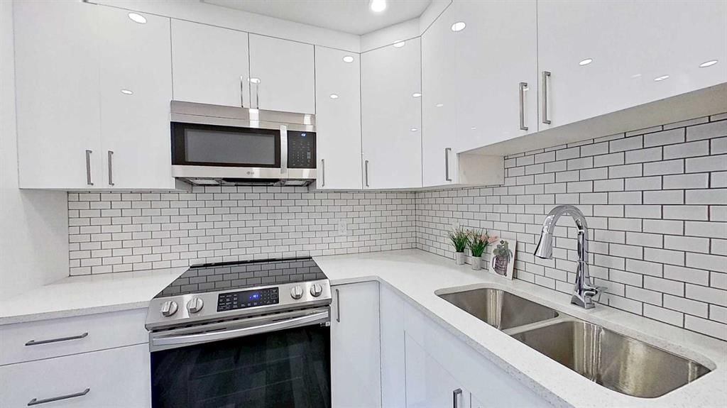 4312 5A Avenue SE, Calgary — photo 3 of 40