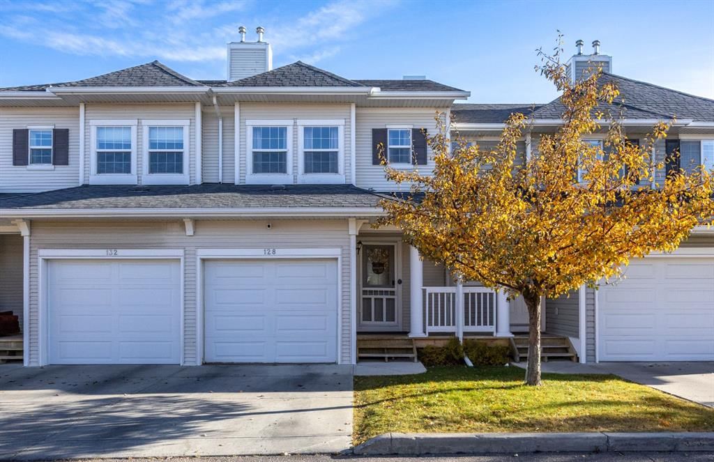 128 Country Village Manor NE, Calgary — photo 2 of 41