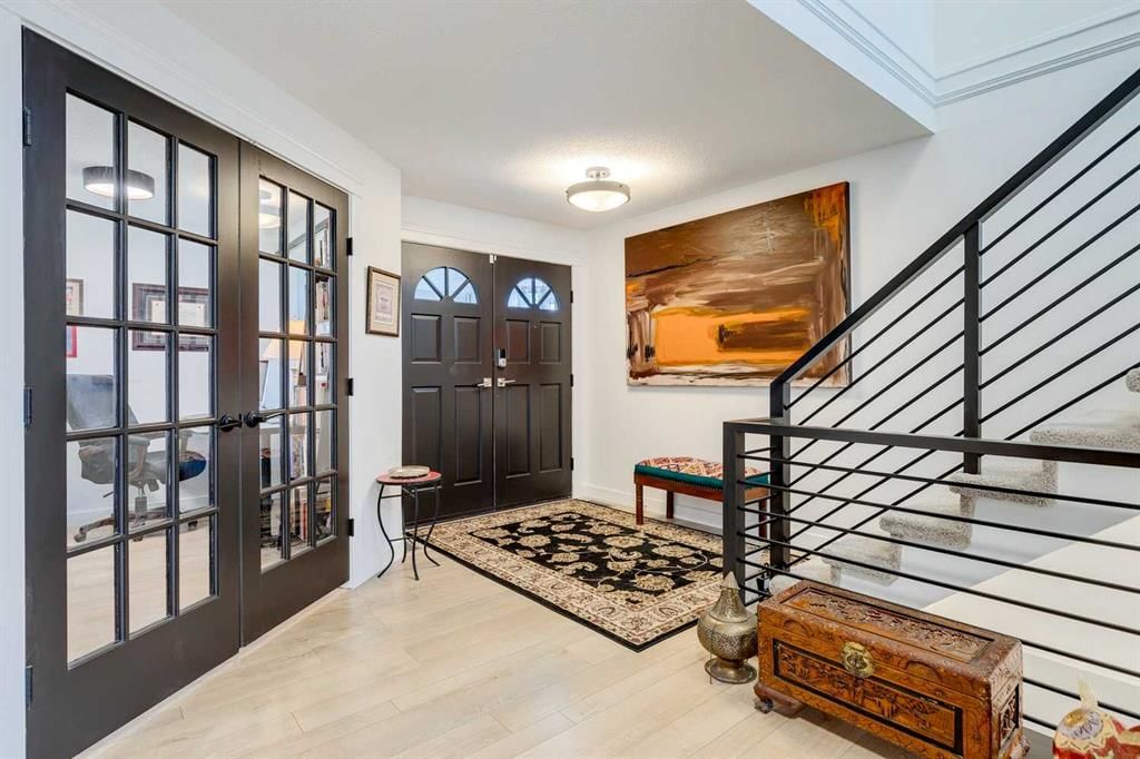 24 Wood Crescent SW, Calgary — photo 4 of 50