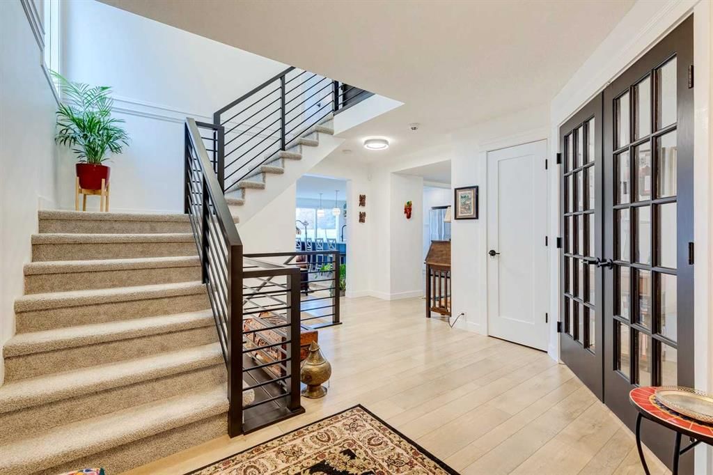 24 Wood Crescent SW, Calgary — photo 5 of 50