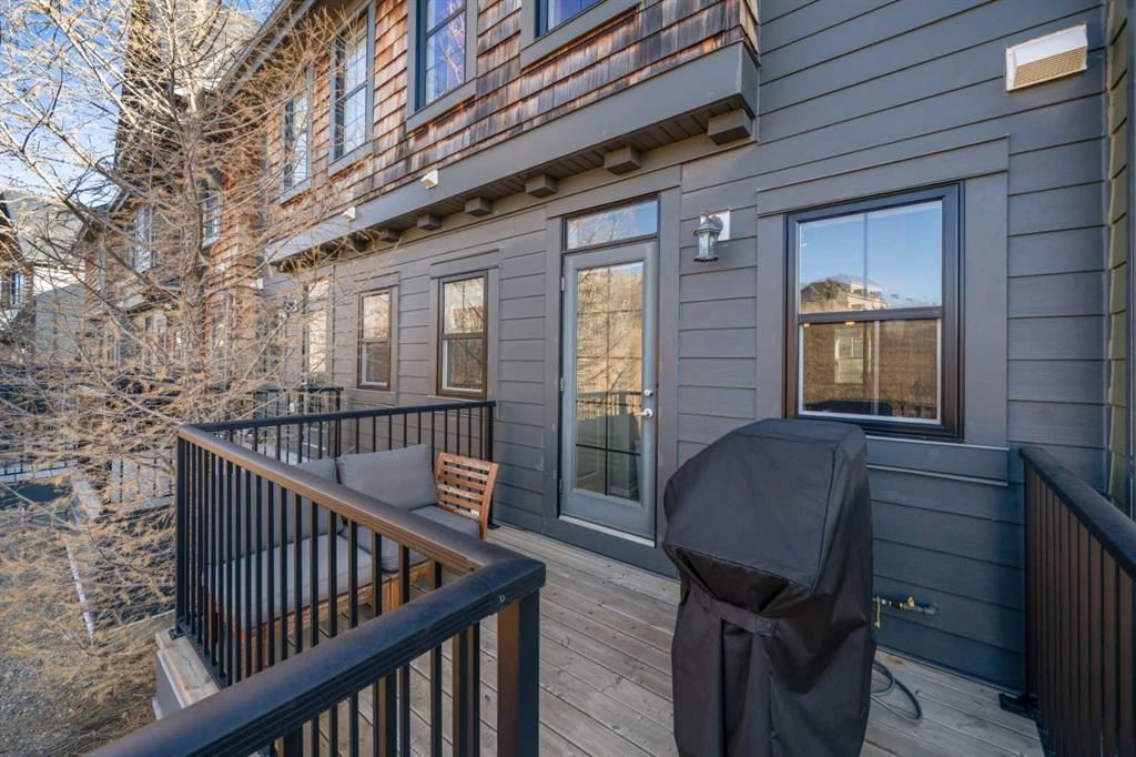 444 Ascot Circle SW, Calgary — photo 5 of 35