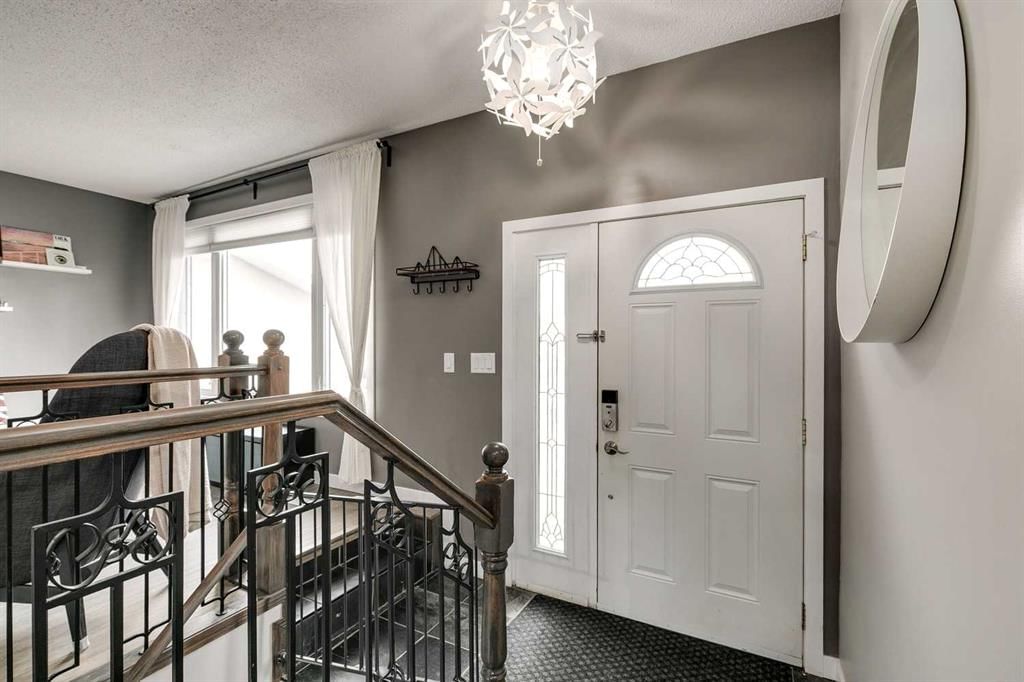 732 Sacramento Place SW, Calgary — photo 2 of 38