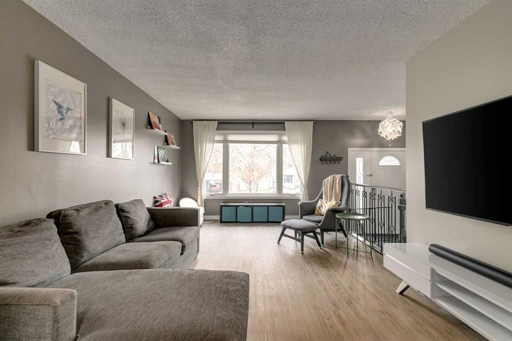 732 Sacramento Place SW, Calgary — photo 4 of 38
