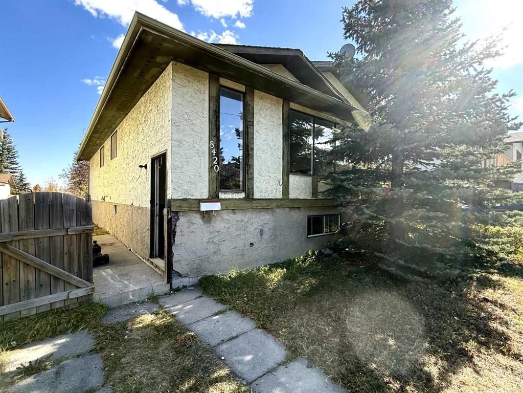 8420 Centre Street N, Calgary — main listing photo