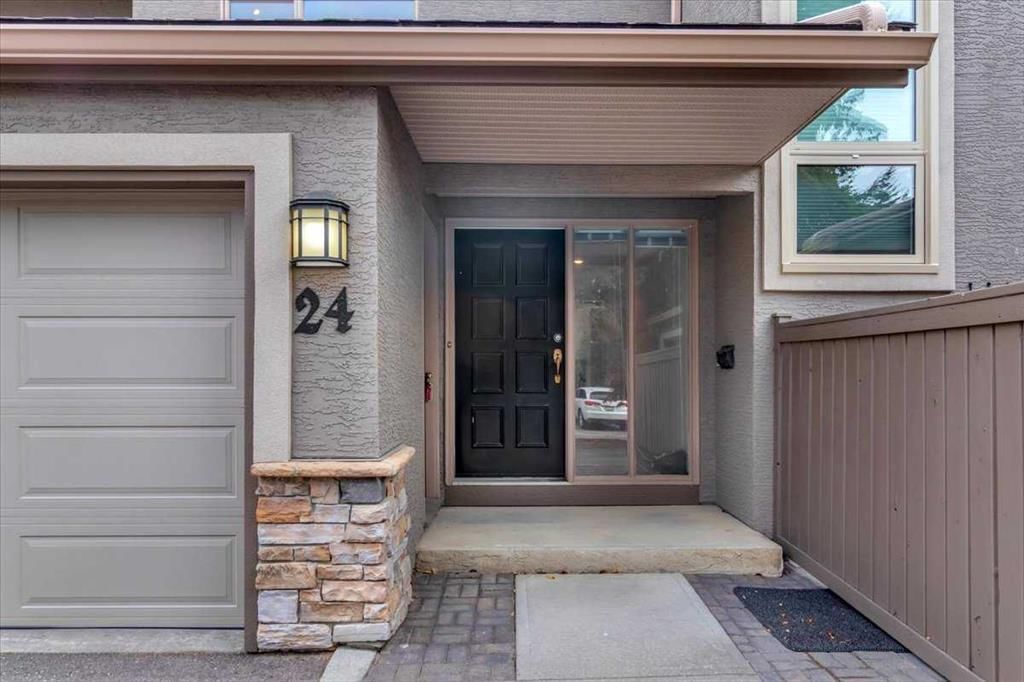 24, 1815 Varsity Estates Drive NW, Calgary — photo 3 of 50