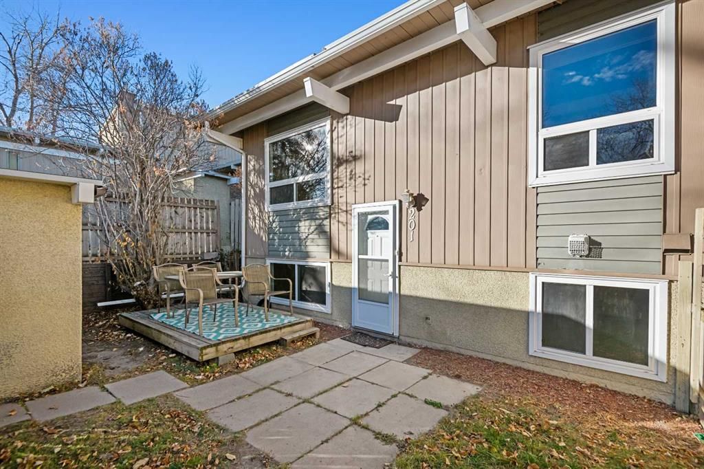 201, 11010 Bonaventure Drive SE, Calgary — photo 2 of 27
