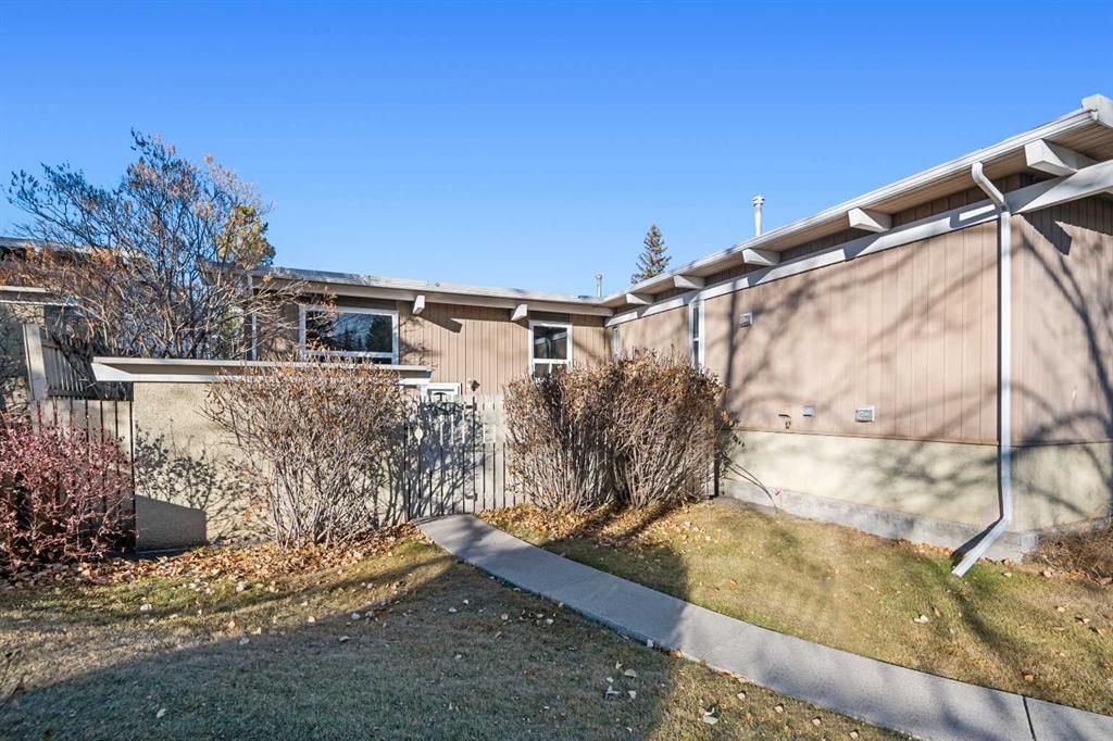 201, 11010 Bonaventure Drive SE, Calgary — photo 4 of 27