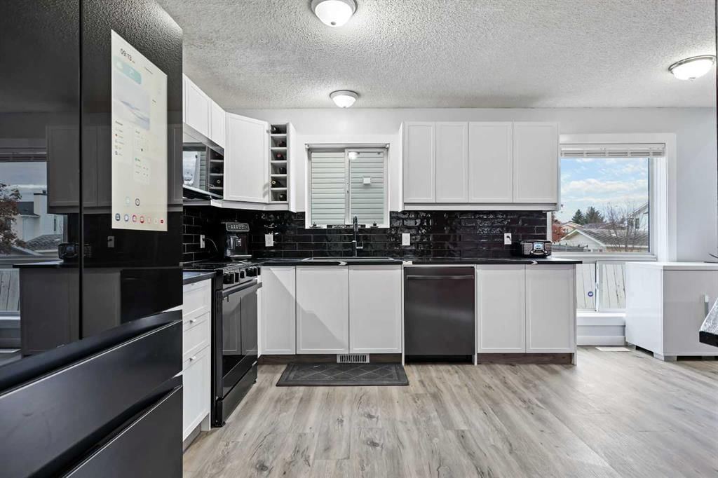 30 River Rock Way SE, Calgary — photo 5 of 32