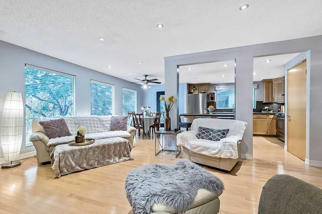 5279 Dalcroft Crescent NW, Calgary — photo 5 of 45