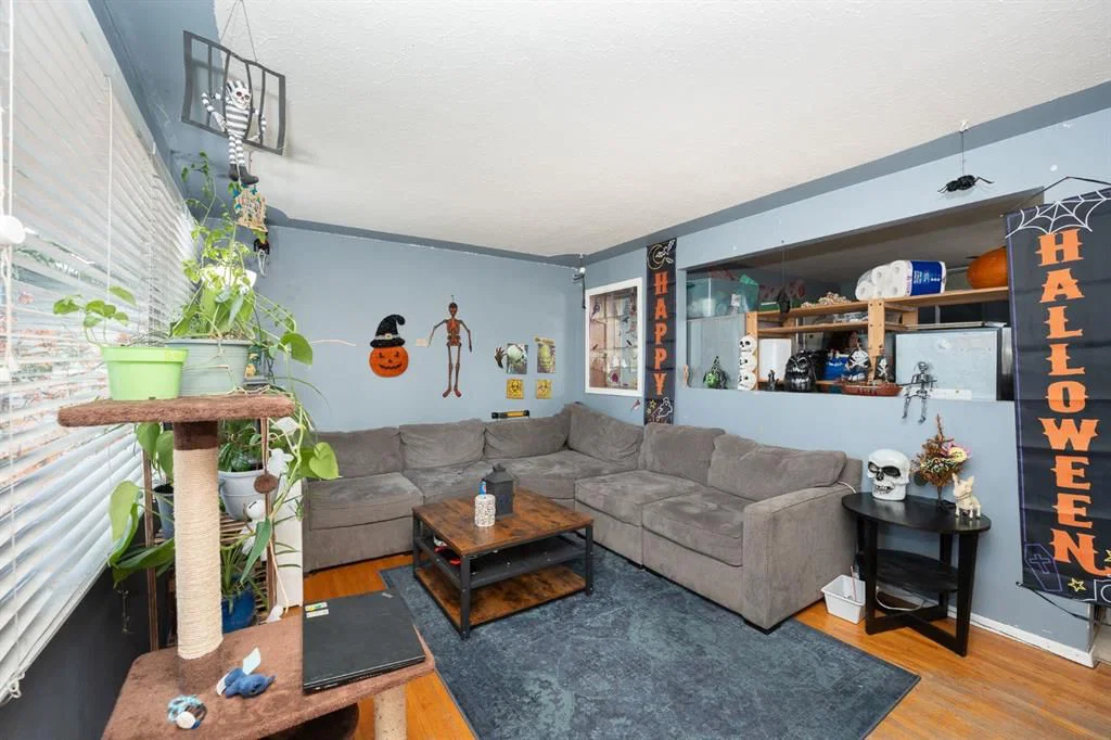 4524 73 Street NW, Calgary — photo 4 of 30