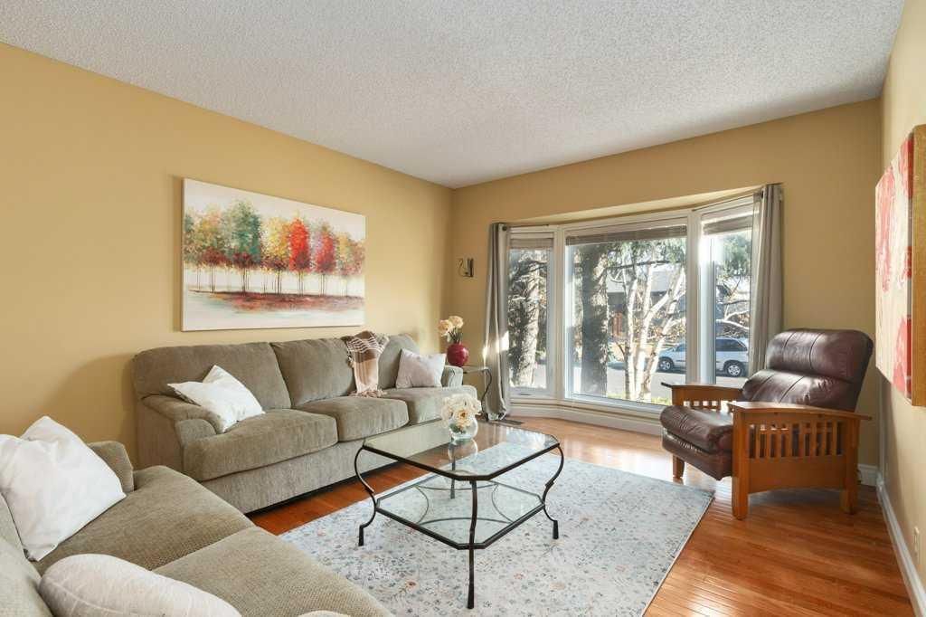 11 Bernard Place NW, Calgary — photo 3 of 34