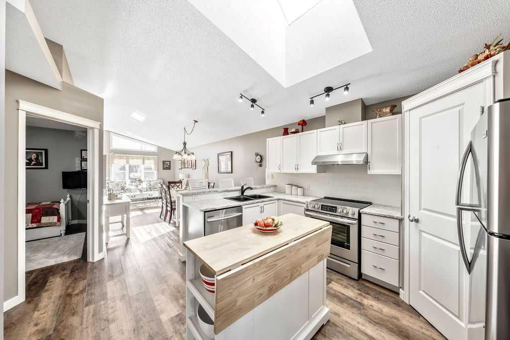 101 Prestwick Avenue SE, Calgary — photo 4 of 37