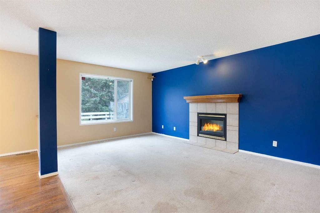 29 Spring Crescent SW, Calgary — photo 4 of 33