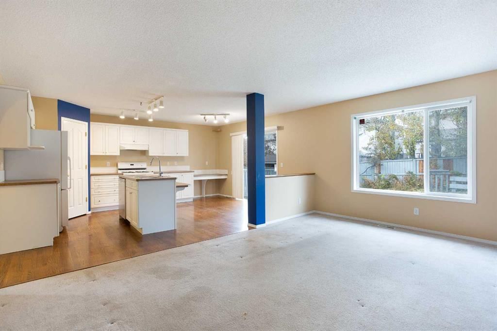 29 Spring Crescent SW, Calgary — photo 5 of 33