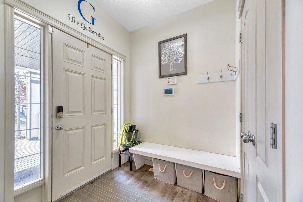 32 Copperpond Heights SE, Calgary — photo 3 of 40