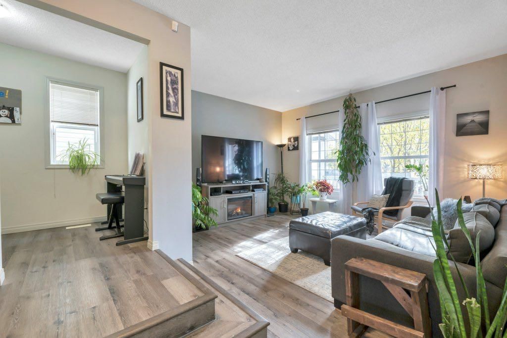32 Copperpond Heights SE, Calgary — photo 4 of 40
