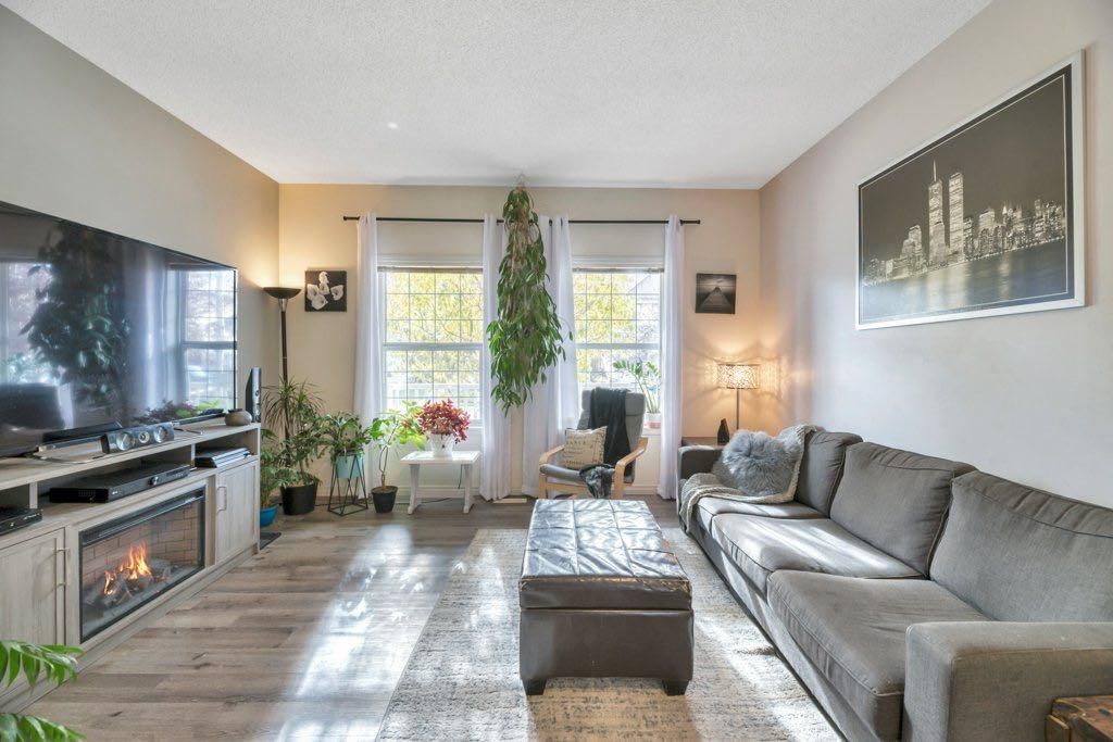 32 Copperpond Heights SE, Calgary — photo 5 of 40