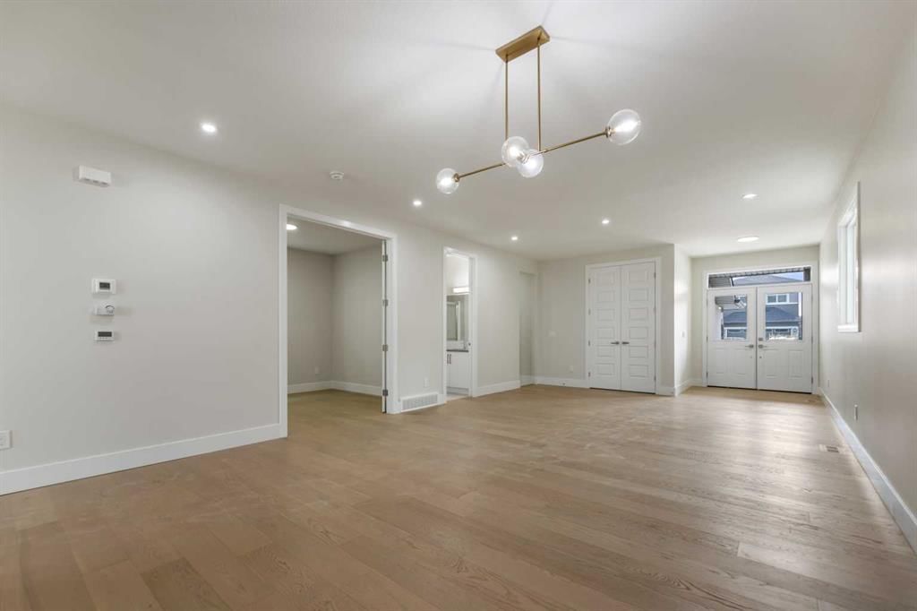 288 Savanna Drive NE, Calgary — photo 5 of 36