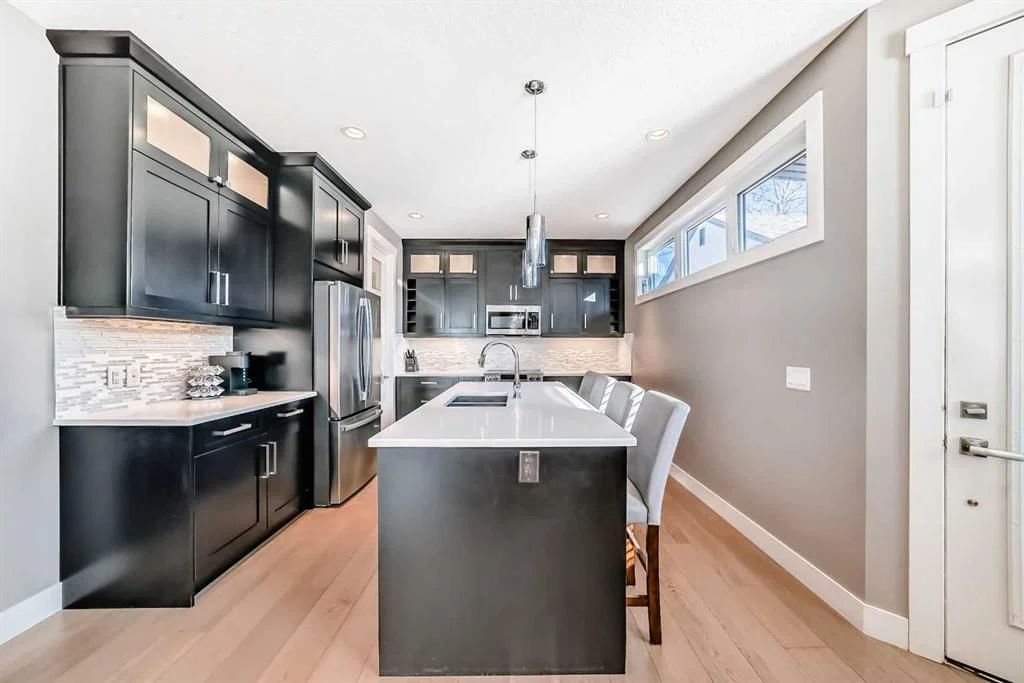 2, 413 25 Avenue NE, Calgary — photo 4 of 48