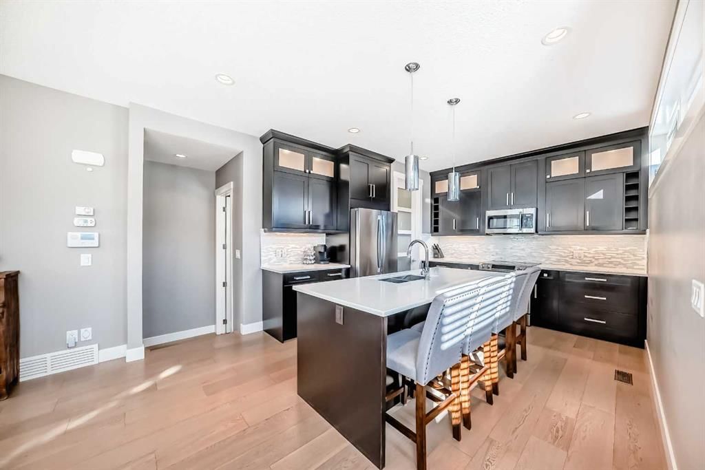 2, 413 25 Avenue NE, Calgary — photo 5 of 48