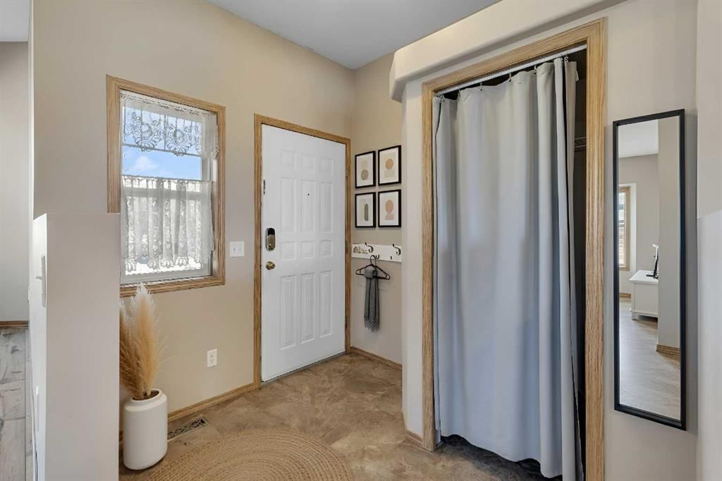 87 Coventry Road NE, Calgary — photo 2 of 21