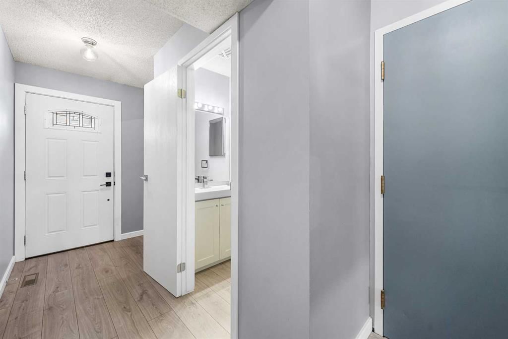 43, 23 Glamis Drive SW, Calgary — photo 3 of 45