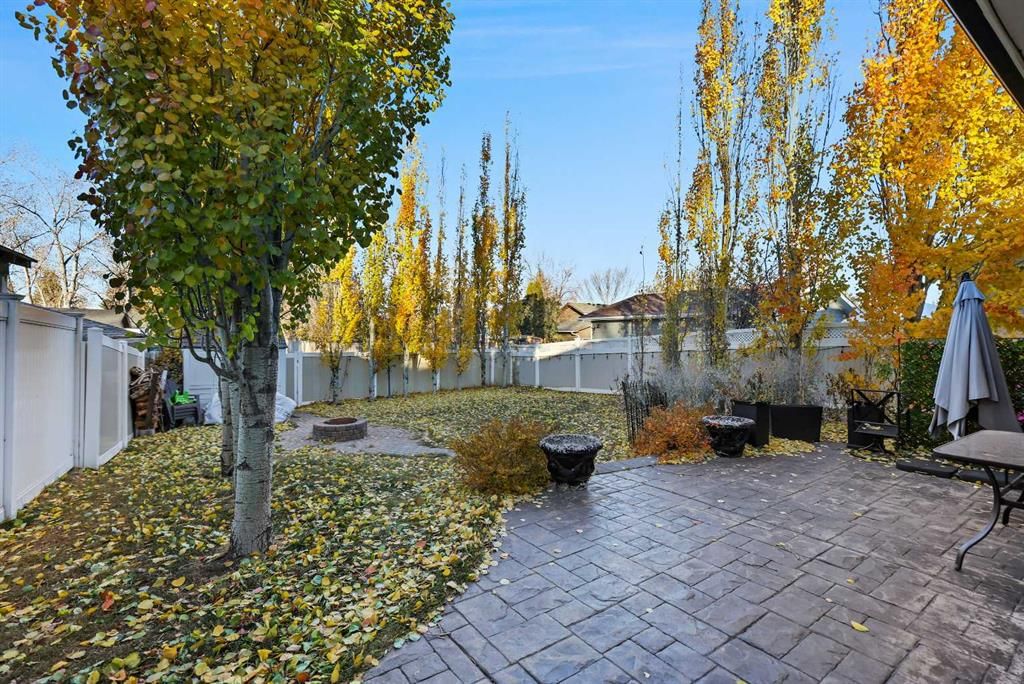 875 Midridge Drive SE, Calgary — photo 4 of 45