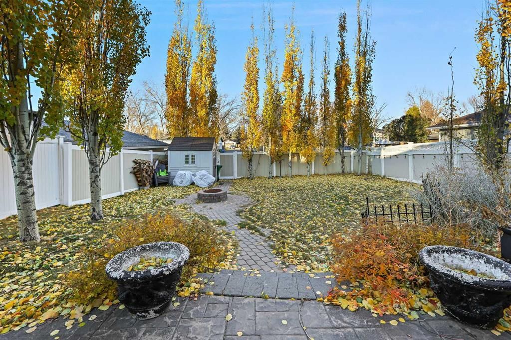 875 Midridge Drive SE, Calgary — photo 5 of 45