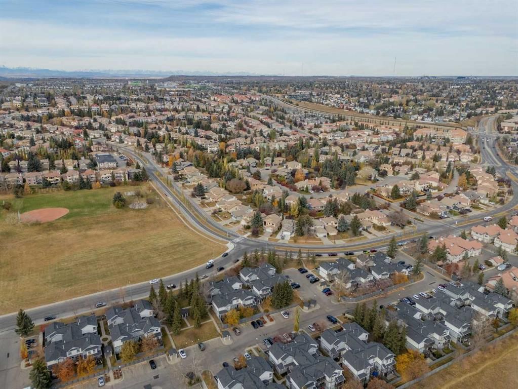502 Signal Hill Green SW, Calgary — photo 3 of 33