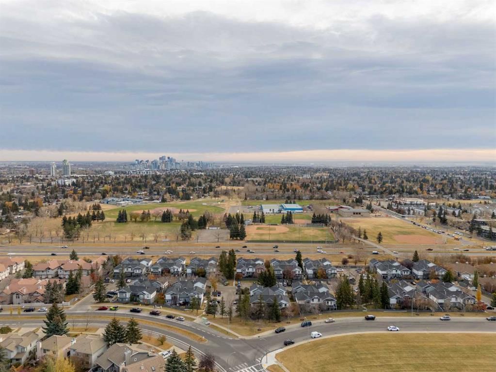 502 Signal Hill Green SW, Calgary — photo 4 of 33
