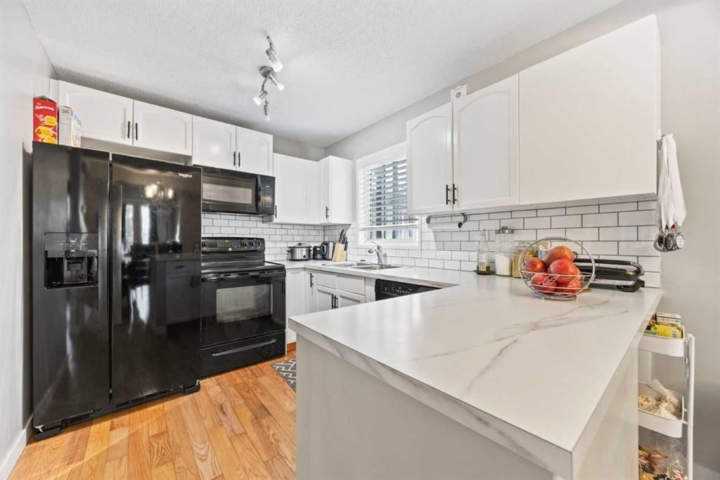 502 Signal Hill Green SW, Calgary — photo 5 of 33