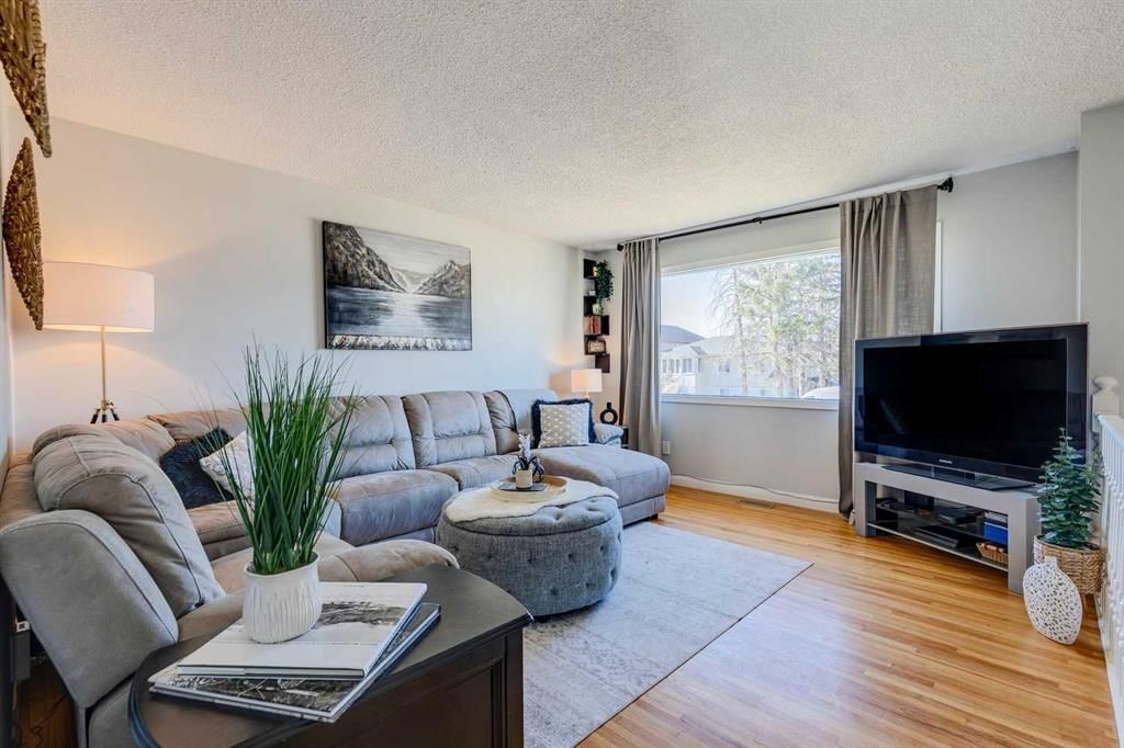 7630 22A Street SE, Calgary — photo 2 of 33