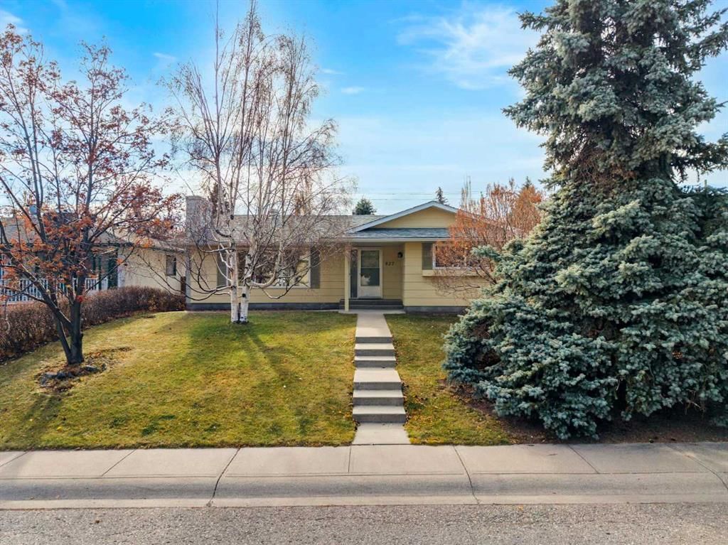827 Lake Emerald Place SE, Calgary — main listing photo