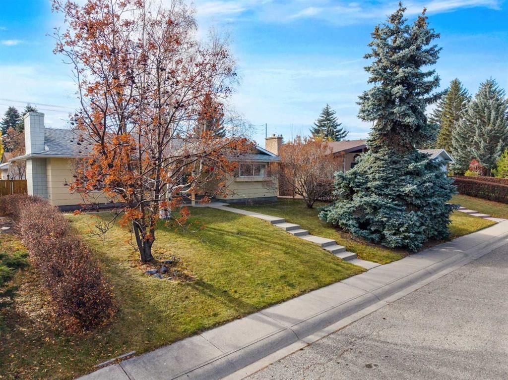 827 Lake Emerald Place SE, Calgary — photo 3 of 50