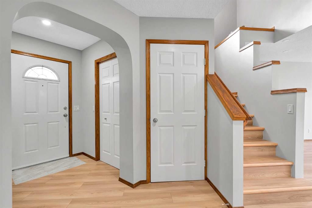 6 Country Hills Manor NW, Calgary — photo 5 of 50