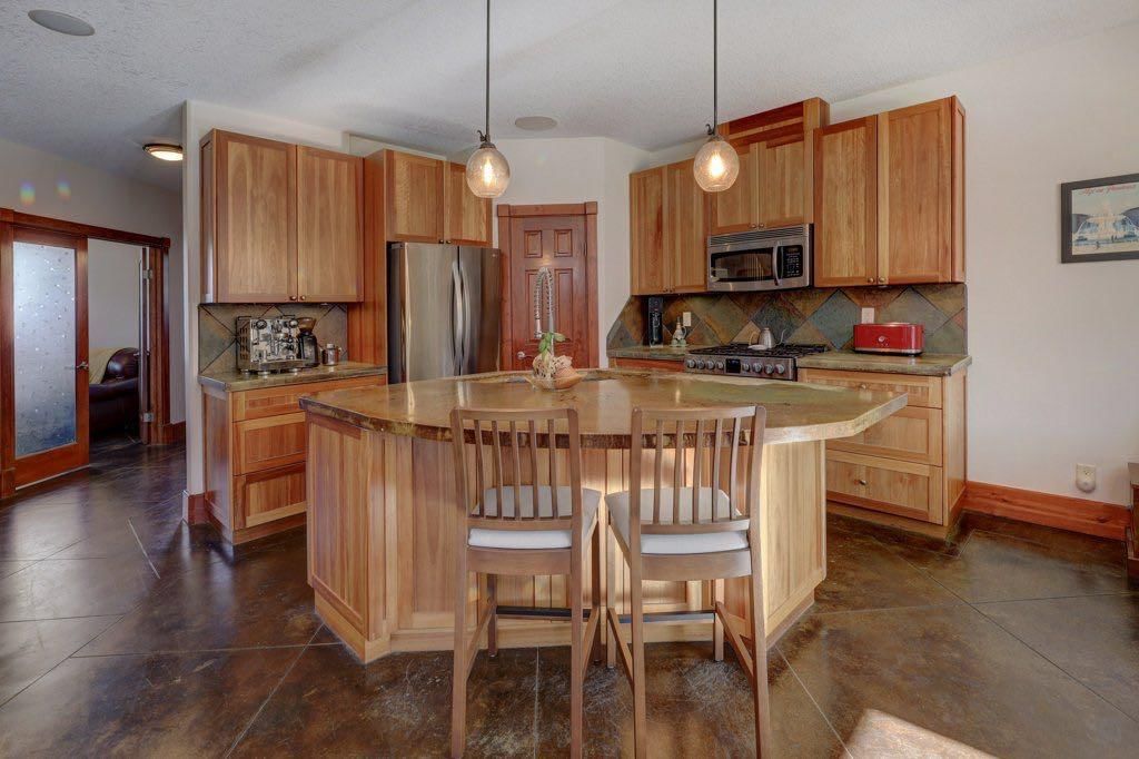 2720 20 Street SW, Calgary — photo 3 of 50