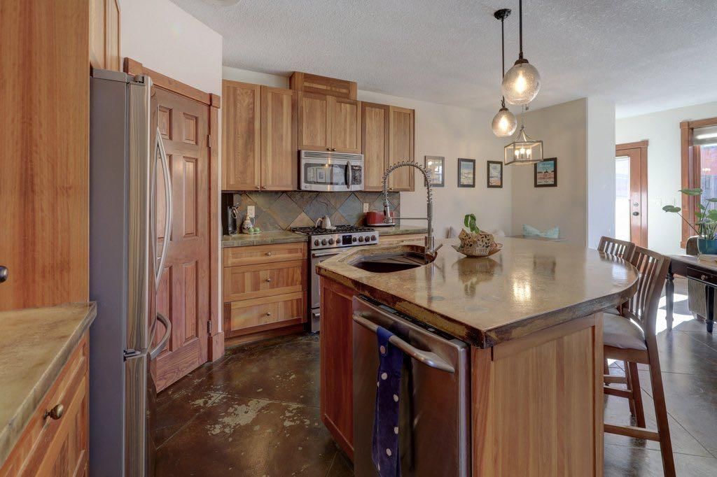 2720 20 Street SW, Calgary — photo 4 of 50