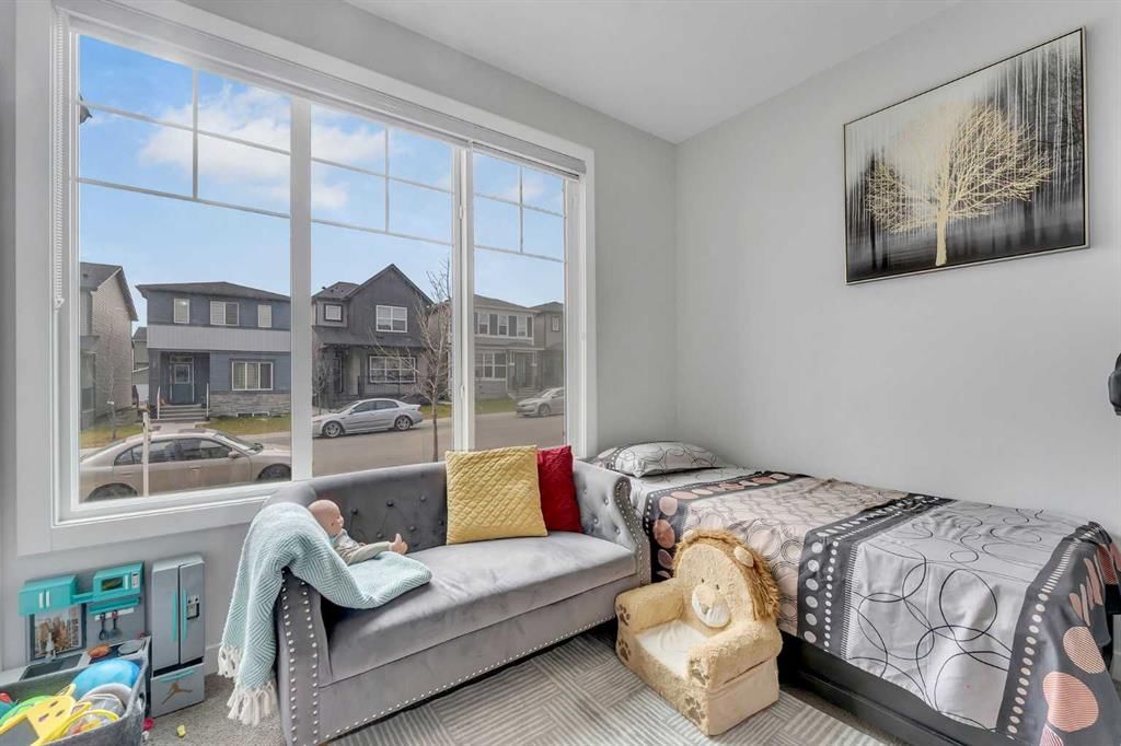 28 Cornerbrook Avenue NE, Calgary — photo 5 of 40