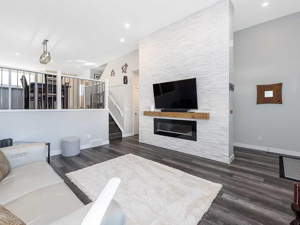 484 Belmont Heath SW, Calgary — photo 4 of 34
