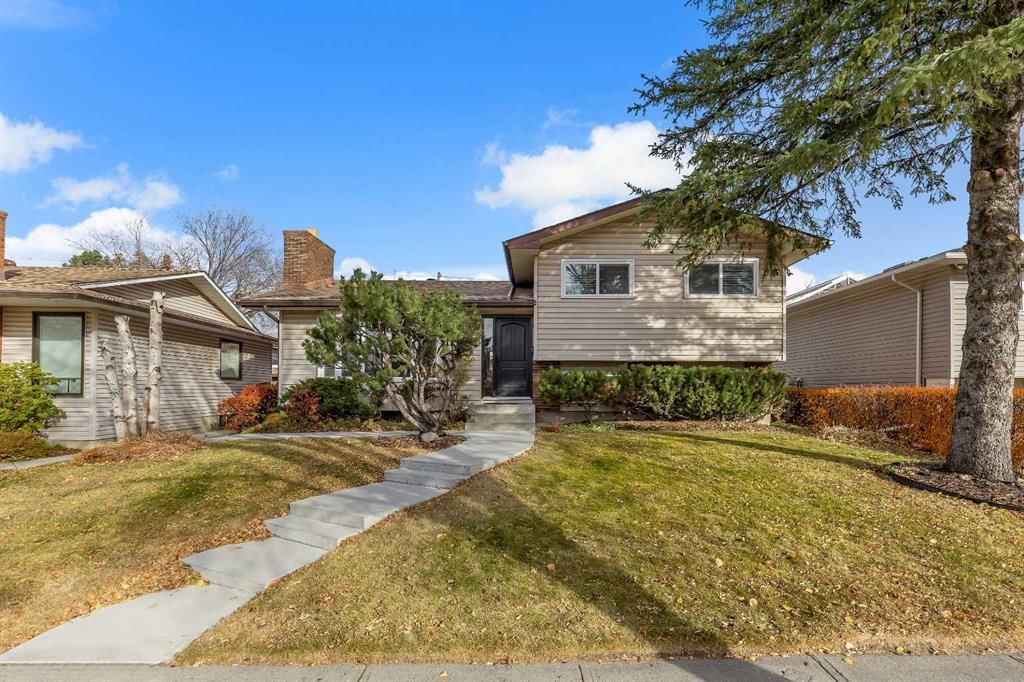 4632 26 Avenue NE, Calgary — main listing photo