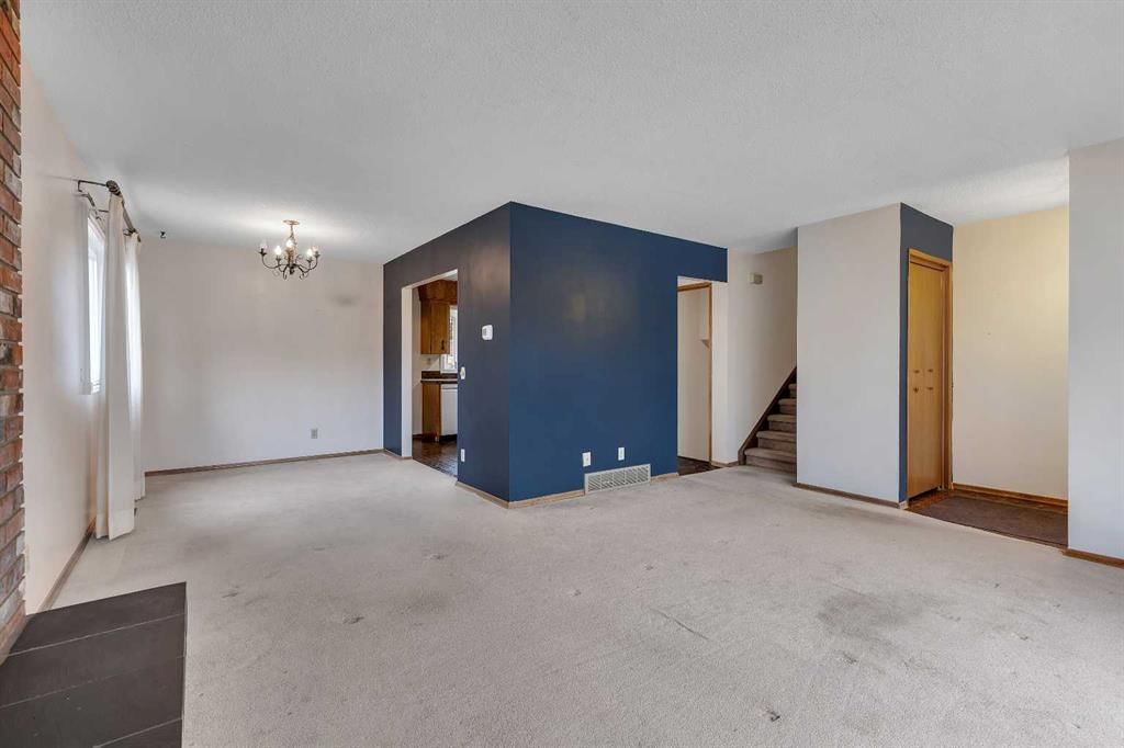 4632 26 Avenue NE, Calgary — photo 5 of 38