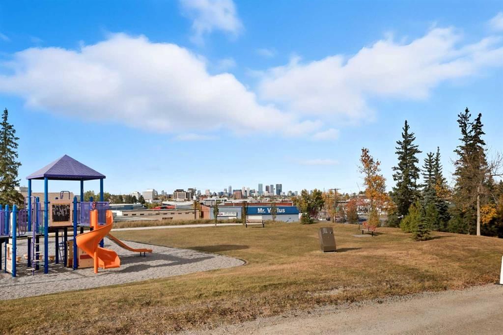 23 Fairview Drive SE, Calgary — photo 3 of 45