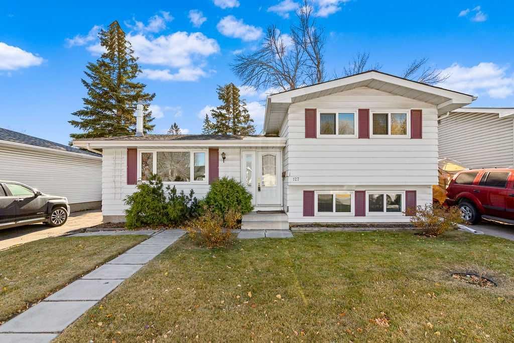 127 Lynnview Way SE, Calgary — main listing photo