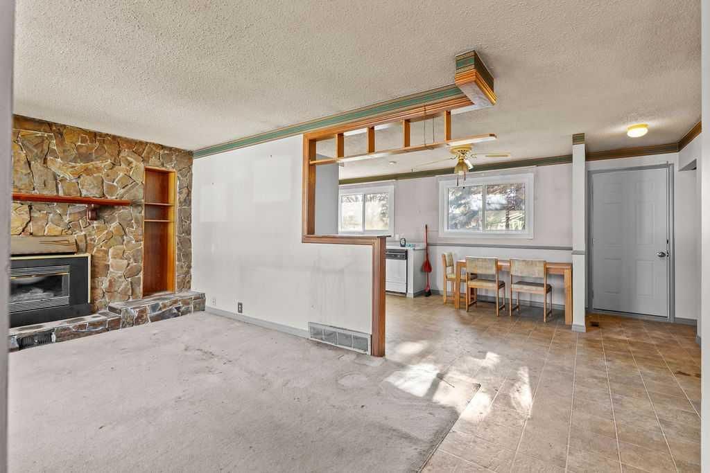 127 Lynnview Way SE, Calgary — photo 5 of 43