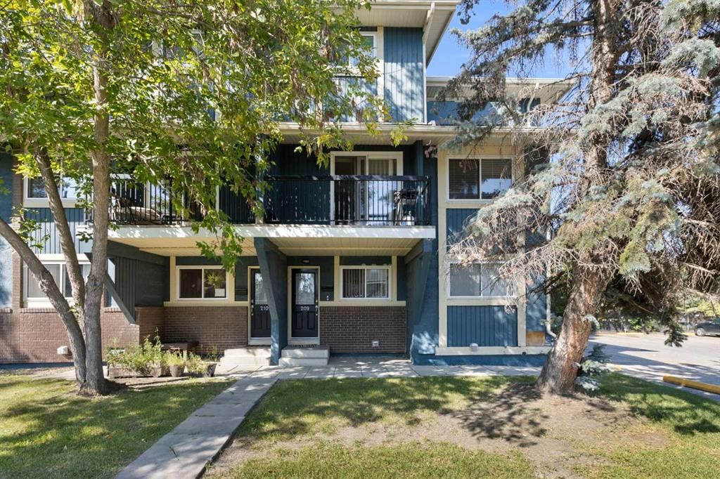 209, 2200 Woodview Drive SW, Calgary — photo 2 of 23