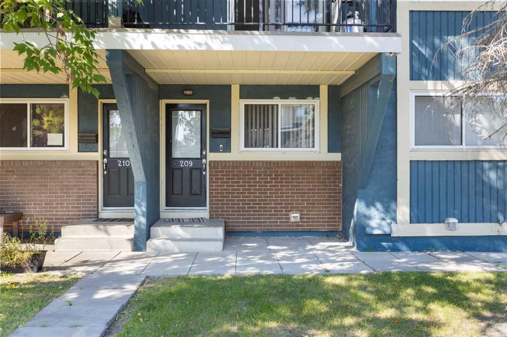 209, 2200 Woodview Drive SW, Calgary — photo 3 of 23