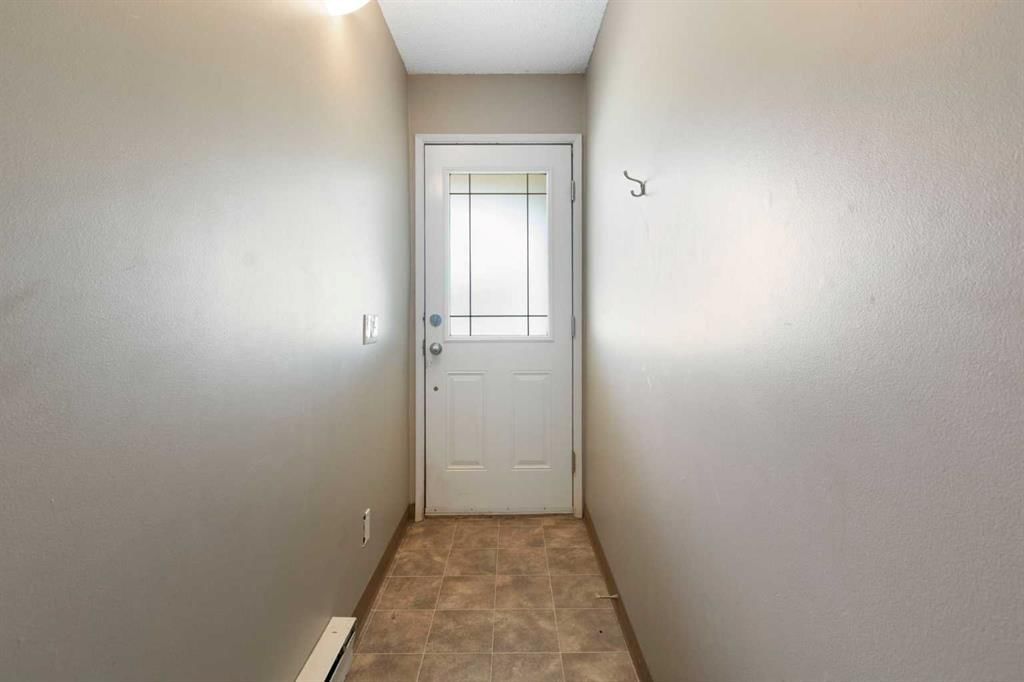 209, 2200 Woodview Drive SW, Calgary — photo 4 of 23