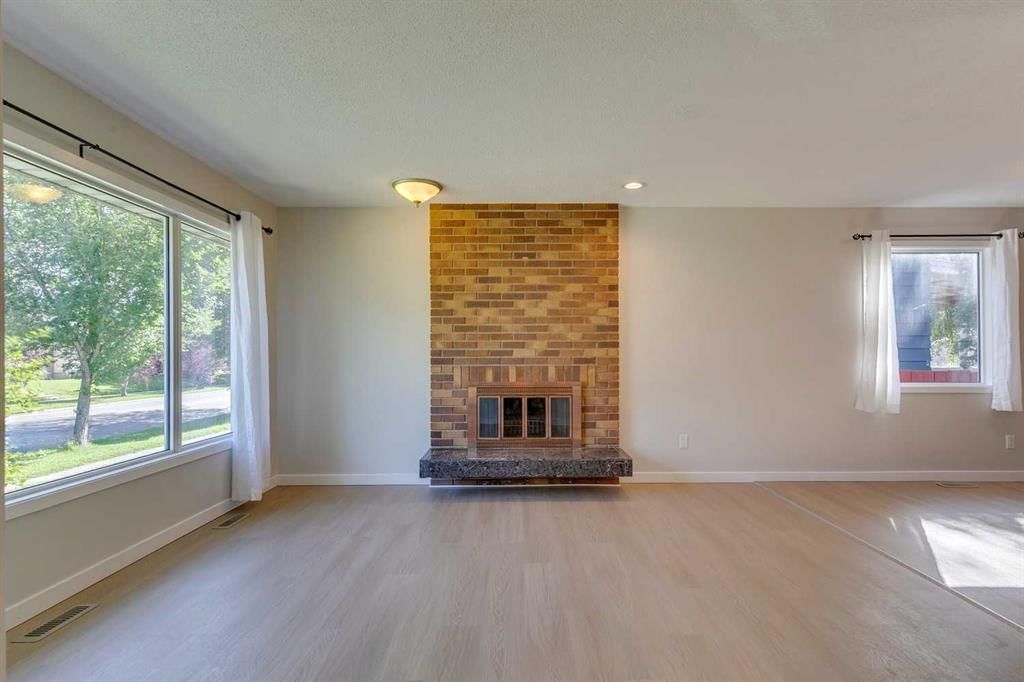 2823 Dover Ridge Drive SE, Calgary — photo 3 of 36