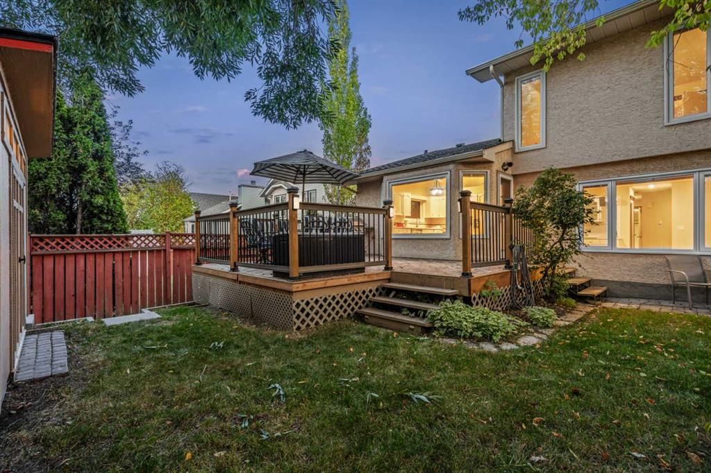 667 Macewan Drive NW, Calgary — photo 4 of 36